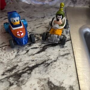 Mickey&The Roadster Racers 
Donald’s Cabin Cruiser 
Goofy’s Turbo Tubster 
$6set